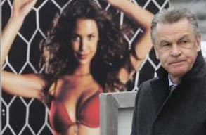 Генералу некогда грустить, Reuters