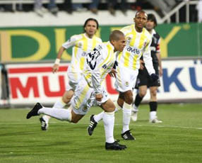 Алекс в ударе! fenerbahce.org