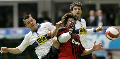 Борьба на поле шла еще та, AFP