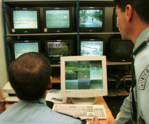 Служба безопасности Стад де Франс наблюдает за порядком на трибунах, фото Reuters