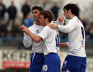 Чернат в объятиях партнеров