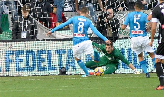 Добивание Жоржиньо после нереализованного пенальти принесло победу Наполи, Getty Images