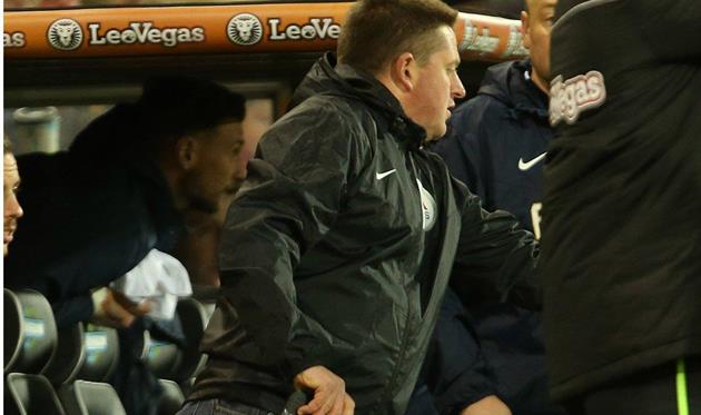 Дэвид Торхилл дебютировал в качестве арбитра на профессиональном уровне, фото ФК Норвич