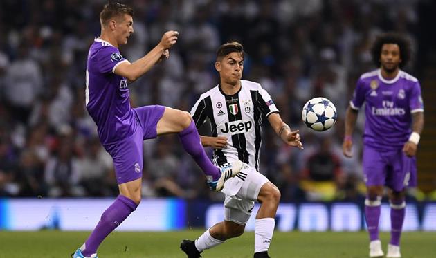 Тони Кроос и Пауло Дибала, Getty Images