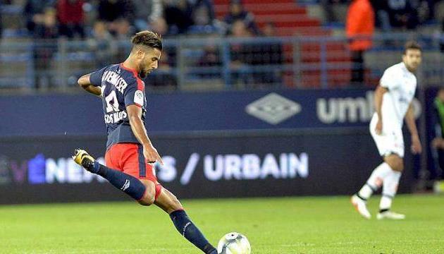 Юссеф Аит-Беннассер (слева)