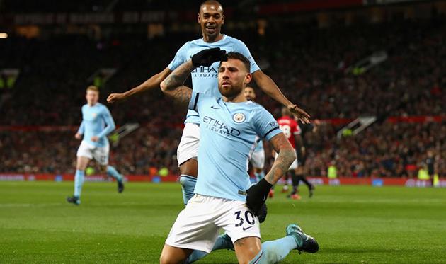 Николас Отаменди и Фернандиньо празднуют второй гол, getty images