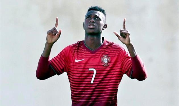 Барселона переманивает 16-летнего форварда Бенфики