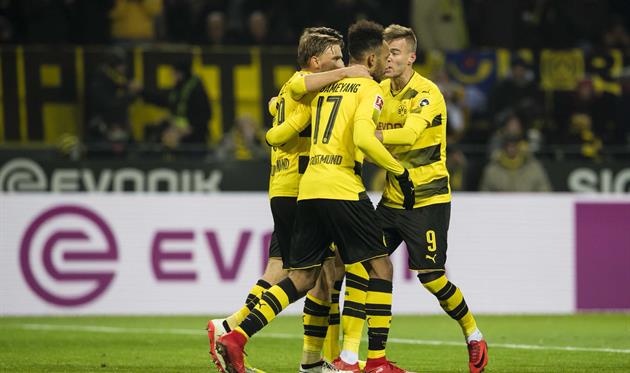 Боруссия Д празднует победу, фото: twitter.com/BVB