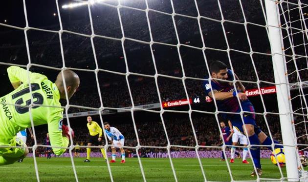 Суарес бьет рабонной, getty images