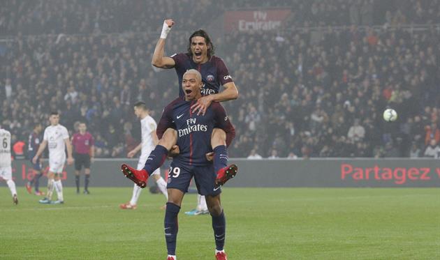 ПСЖ празднует победу, фото: twitter.com/PSG_inside