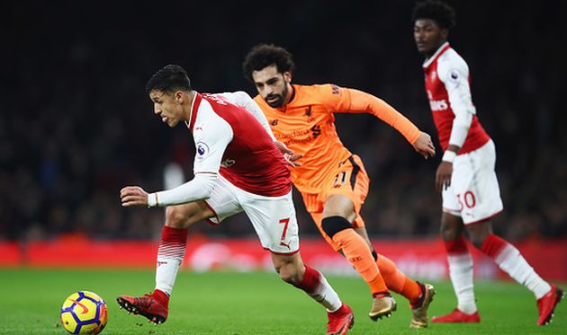 Алексис санчес в борьбе с мохамедом салахом, getty images