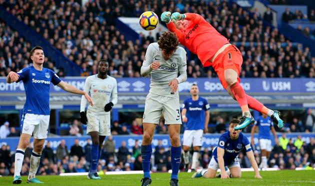 Маркос Алонсо в матче против Эвертона, Getty Images