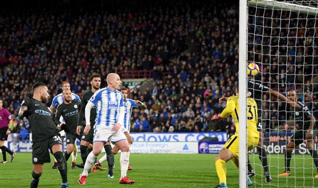 От автоголов не застрахованы даже такие команды, как Манчестер Сити, Getty Images