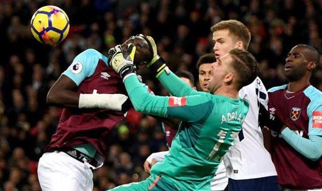 Адриан: Куяте нужно было хрустнуть шею и я постарался ему помочь