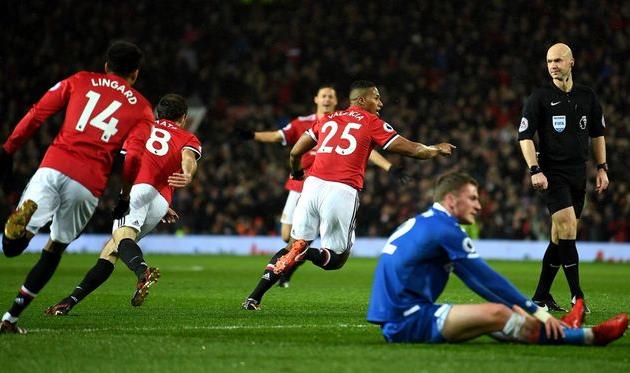 Антонио Валенсия - автор первого гола, twitter.com/manutd