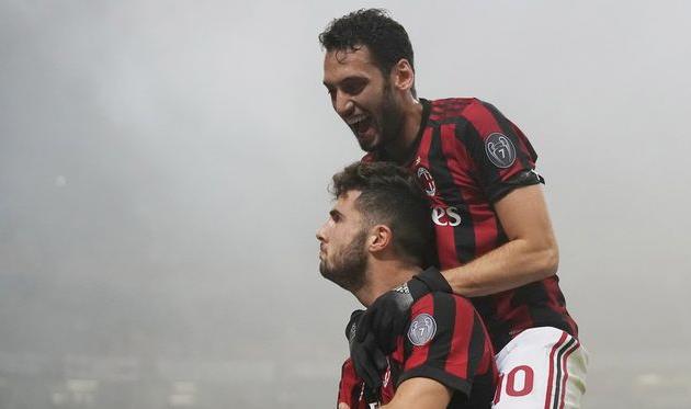 Патрик Кутроне и Хакан Чалханоглу, twitter.com/acmilan