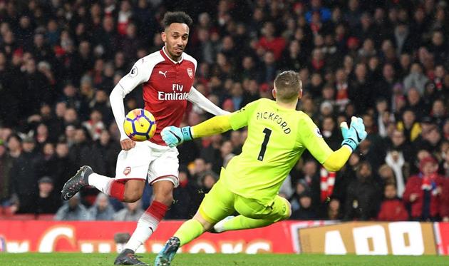 Пьер-Эмерик Обамеянг забивает дебютный гол за Арсенал, Getty Images