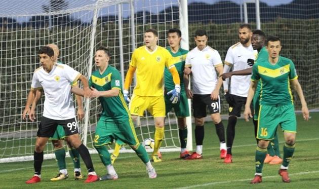 Василий Кобин (слева в зеленой футболке), фото: ФК Тобол