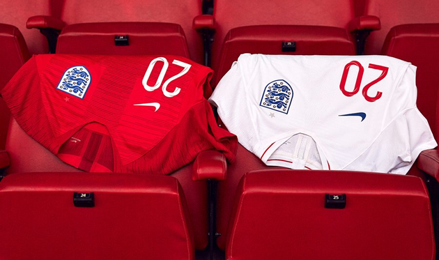 Домашняя (белая) и гостевая (красная) футболки сборной Англии, twitter.com/England