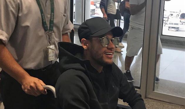 Неймар прилетел в Бразилию на операцию, фото Goal.com