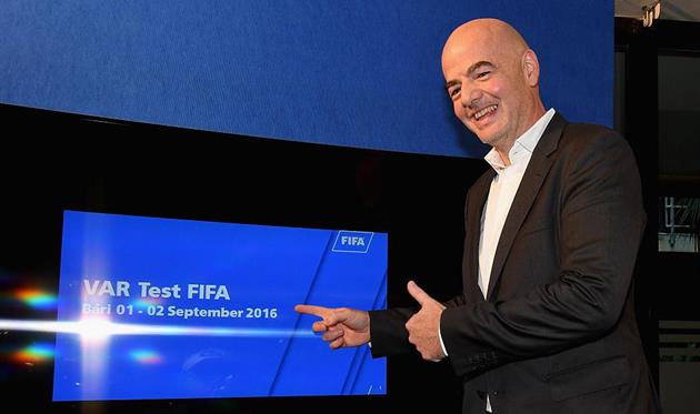 Джанни Инфантино одобряет систему видеоповторов, Getty Images