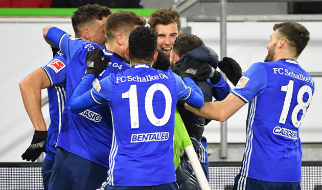 Шальке празднует автогол Кнохе, Getty Images