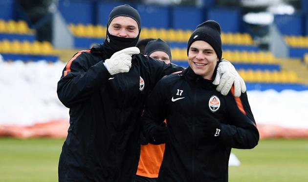 Максим Малышев (справа) и Никита Шевченко, фк шахтер