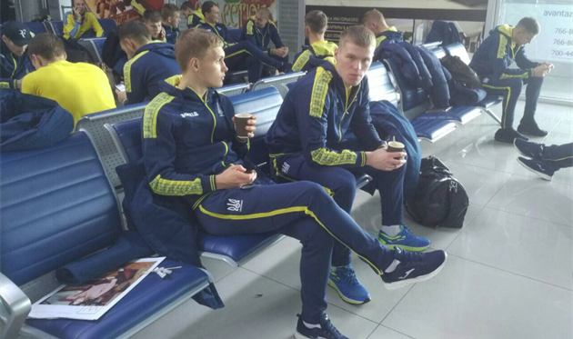 Сборная Украины в аэропорту Харькова перед отлетом в Испанию, фото ФФУ