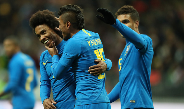 Паулиньо благодарит Виллиана за ассист, CBF