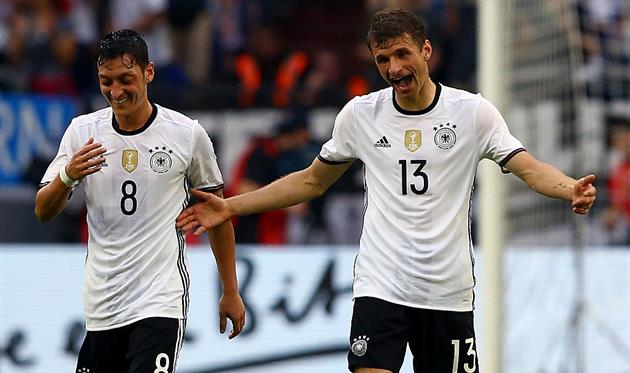 Озил и Мюллер, Getty Images