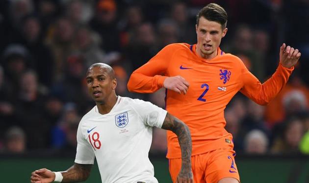 Хатебур против Эшли Янга, getty images