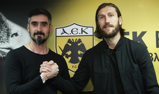 Дмитрий Чигринский (справа), aekfc.gr