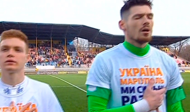 Динамо и Мариуполь вышли на поле в футболках с надписью: 