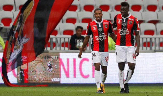 Алассан Плеа и Марио Балотелли, EPA