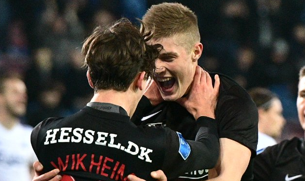 Артем Довбик (справа), twitter.com/fcmidtjylland