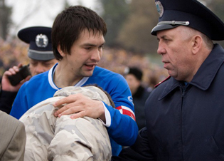 Андрей болельщиков в обиду не дал, fcdnipro.ua