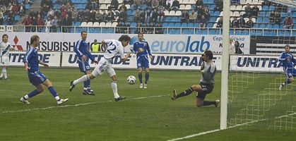 Кравец забивает второй мяч, фото Илья Хохлов, специально для Football.ua