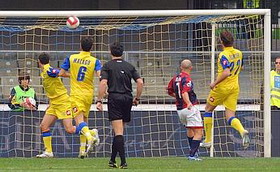 Валиани забивает в ворота Кьево, gazzetta.it