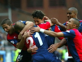 Дженоа празднует победу над Торино, АР