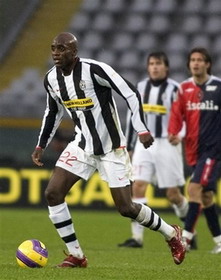 Момо Сиссоко, АР