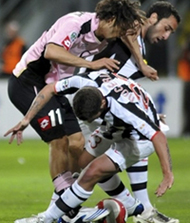 Сегодня - соперники, завтра - одноклубники, фото AP