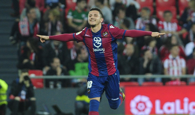 Энис Бардхи оформил дубль за две минуты ударами со штрафных, twitter.com/laliga