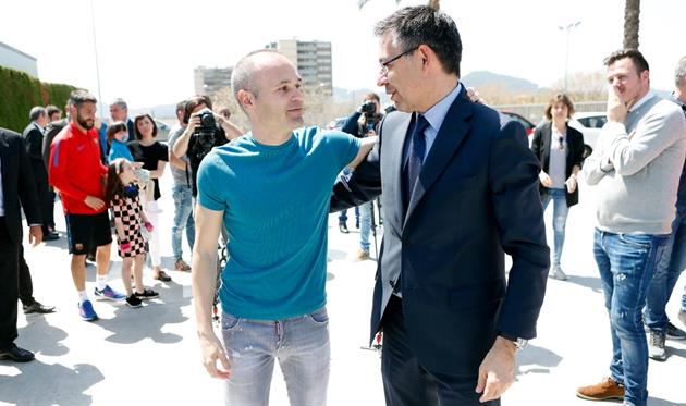 Андрес Иньеста и Хосеп Бартомеу, фк барселона