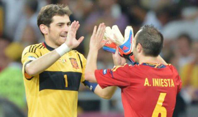 Икер Касильяс и Андрес Иньеста, UEFA.com