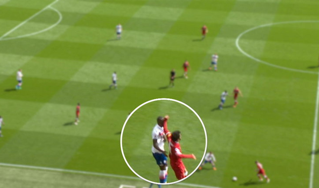 Салах избежал наказания за попытку ударить соперника в лицо