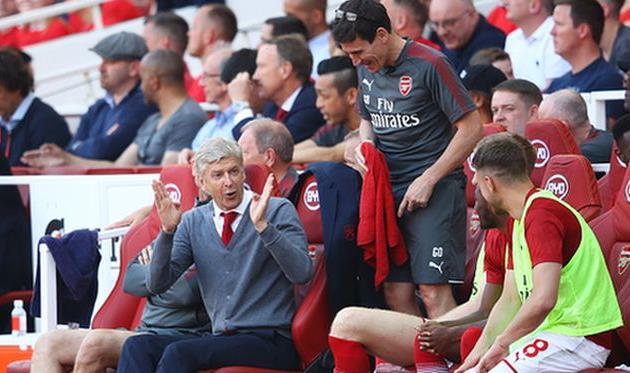 арсен венгер был в прекрасном расположении духа, getty images