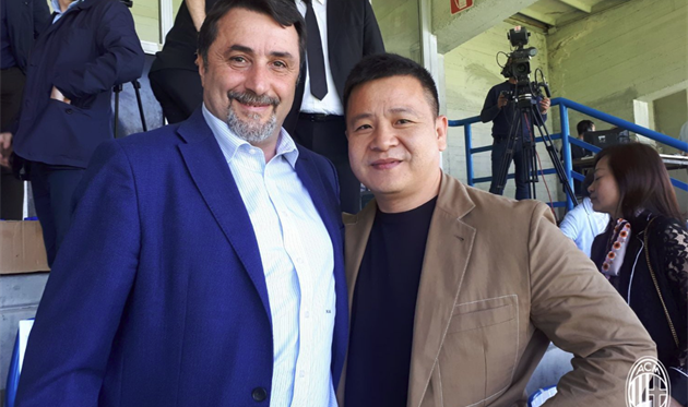 Спортивный директор Милана Массимилиано Мирабелли и президент клуба Ли Йонхон, фото ФК Милан