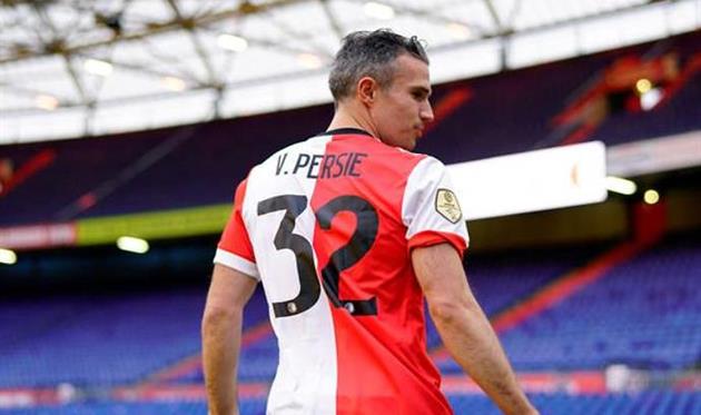 Ван Перси не стал завершать карьеру и продлил контракт с Фейеноордом