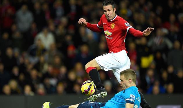 Робин ван Перси против Райана Шоукросса из Сток Сити, Getty Images