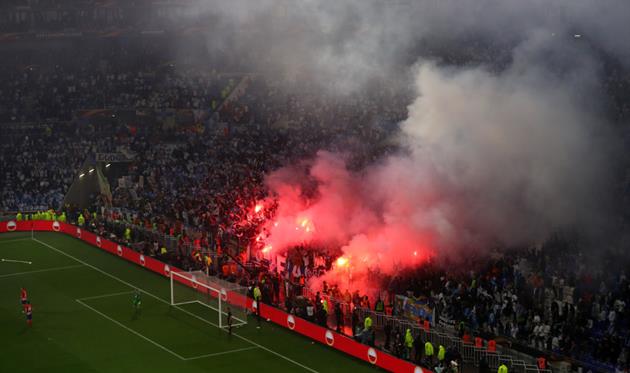 Пиротехника во время матча Марсель - Атлетико, Getty Images